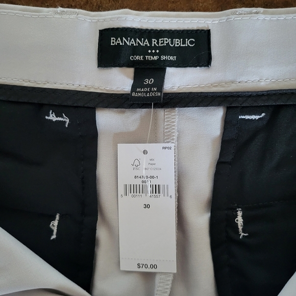 Banana Republic Core Temp Shorts. Light Gray color. 30" waist, 7" inseam - Picture 4 of 7